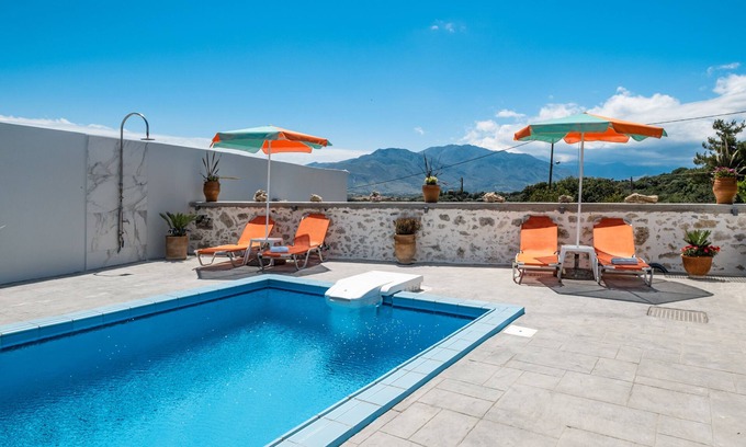 Kato Valsamonero Apartment | Vivian's Cosy Apartment with Pool & Privacy