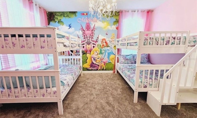 Four Corners House | Vivid Vista Villa