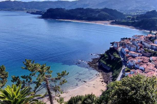 Lastres House | VIVIENDA VACACIONAL "EL CANXILÓN" Situada en Lastres - Zona Oriente de ASTURIAS - Casa independiente - Terraza con vistas al mar a 800 m de la playa