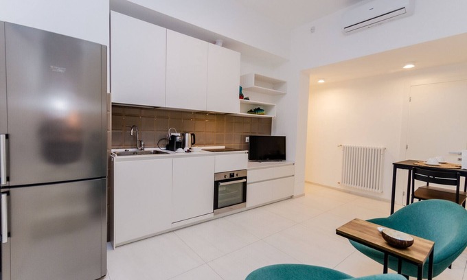 Porta Vittoria Apartment | VivimiHome - Stunning Apartment with parking near Airport