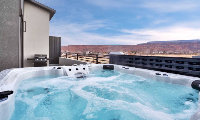 Moab South Valley Condo | Vizcaya #6 - Moab's Newest Luxury Rental (Hot Tub)