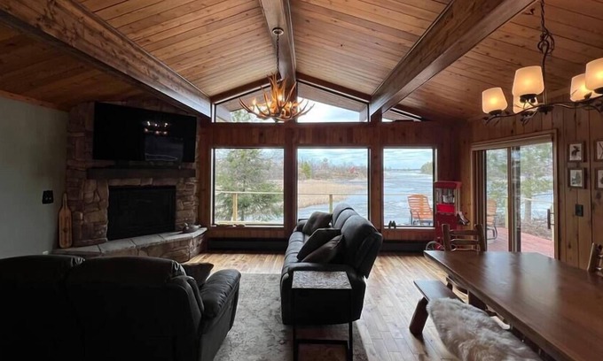 International Falls Cabin | Voyageurs Cabin on Rainy Lake