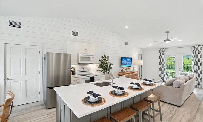 Naples Park House | Vrbo: Juniper Presents: Blue Haven – Outdoor Living + Close to Beach & Shops