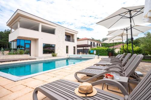 Klimno Apartment | VSG Resort - 200m from Beach, Pool, Sauna & Jacuzzi