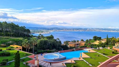 Theoule-Superieur Apartment | Vue mer et sur la baie de Cannes piscine 450m2 randonnée VTT au pied de l Esterel