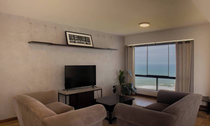 Santa Cruz Apartment | w* | Industrial 3BR with Ocean View
