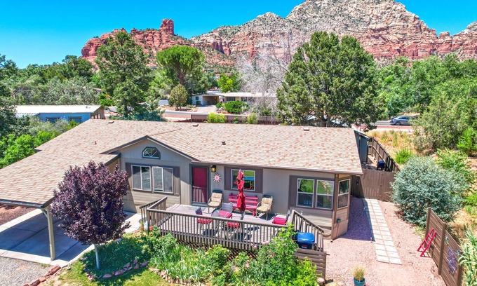 West Sedona House | W. Sedona 3 bd w/HOT TUB! Walk to Trails!
