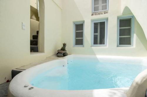 Emporio Villa | w Villa Cycladicas - Emporeio - A Wonderful 2 Bedroom Villa - Outdoor Pool and Jacuzzi