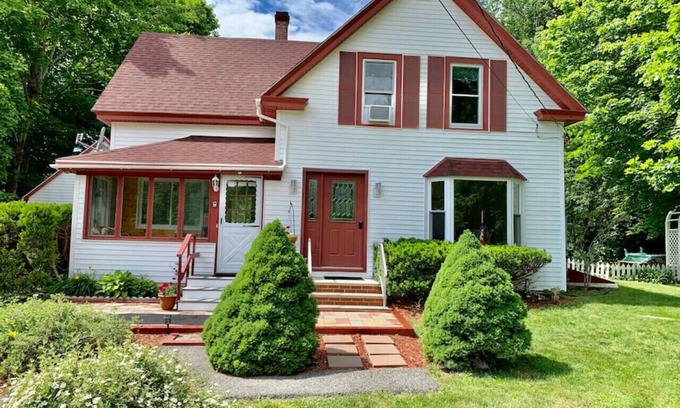 Bar Harbor House | Wagon Wheel Farm House at Explore Acadia Cottages