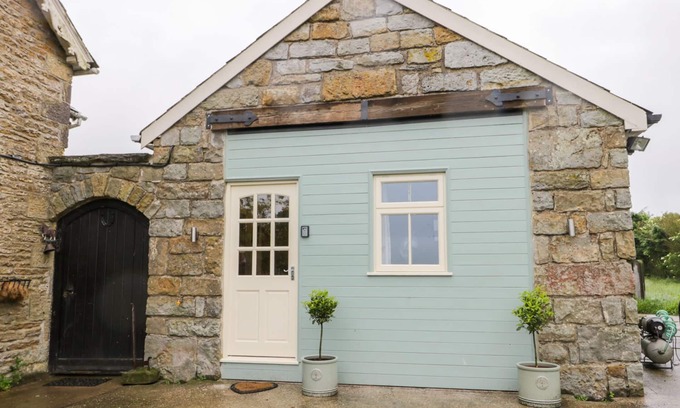 Scarborough Cottage | WAGTAIL NEST, NORTHFIELD COTTAGE, pet friendly in Scalby