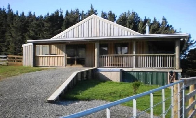 Masterton District Cabin | Wai Ngaio Retreat - Coastal and Rural Lodge