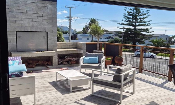 Waihi Beach House | Waihi Beach Wowzer: Spacious & Stylish Retreat with Sea Views & beach proximity!