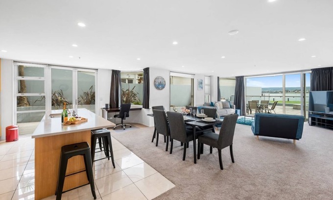 Taupo House | Waimahana Apartment 1 Taupo Lakefront
