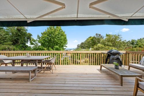 Waitahanui House | Waitahanui Lake House - Lake Taupo Holiday Home