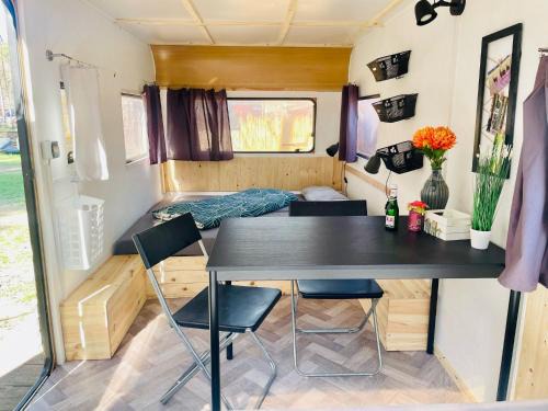 Cottbus Other | WaldCamp mit einfachen und zweckmässigen Hütten und Caravans Natur Pur