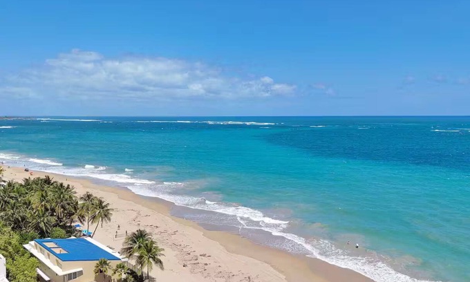 Santurce Cabin | Walk 2 beach-Pool & free prkg[5 bdrm]/Chic&Stylish