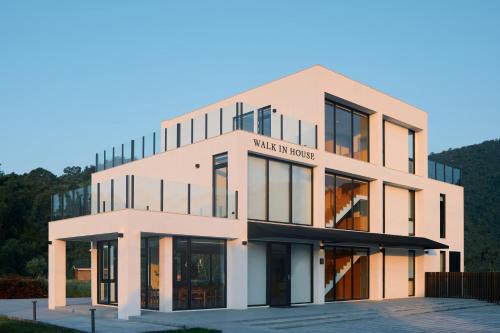 Yuanshan House | Walk in House