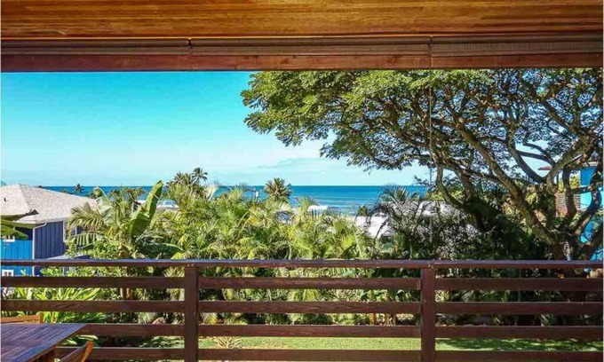 Waialee House | Walk Minutes to beach/Ocean views/with AC/Waimea Bay