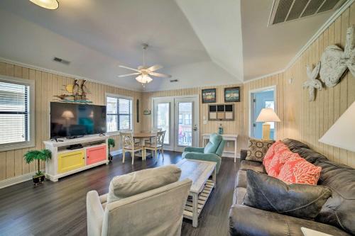 Myrtle Beach House | Walk to Apache Pier Coastal Condo with Pool Access