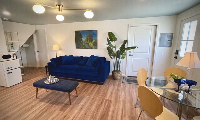 Cal Young House | Walk to Autzen Stadium & shops. Free parking. Renovated 1 Bedroom, 1 Bath