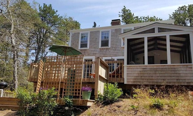 Truro House | Walk to Ballston Beach-4BD Classic Cape-A/C, Deck & Screen Porch