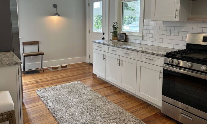 Germantown House | Walk to Bardstown in the Original Highlands - Clean and updated home