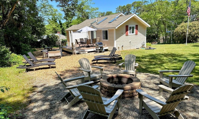 North Eastham House | Walk to Bay Side Beaches in this Dog Friendly, Sun-Filled Home (10 person MAX)