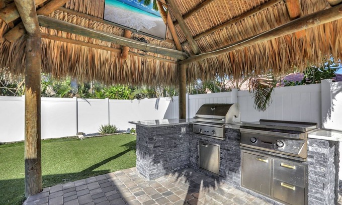 The Cove House | Walk to Beach and Restaurants 4 Bedroom Home with Pool Deerfield Boca Raton