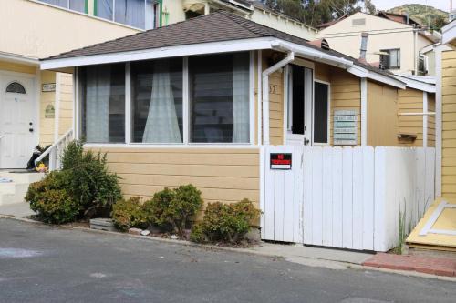 Avalon House | Walk to Beach and Main St Catalina Island Cottage!