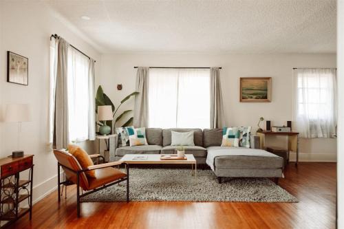 Belmont Heights House | Walk To Beach Restaurants - 5 Guests