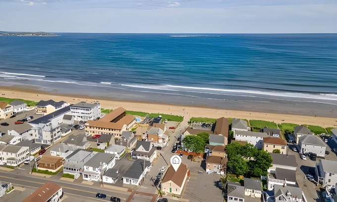 Old Orchard Beach Apartment | Walk to Beach and Pier in Old Orchard Beach