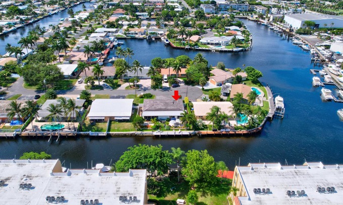 Pompano Beach Villa | Walk to beach & Waterfront Hideaway