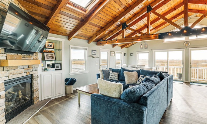 Seabrook House | Walk to Beach: Water-View Seabrook Sanctuary
