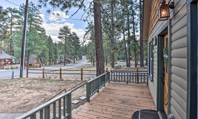 Big Bear Lake Cottage | Walk to Big Bear Lake: Cozy Cabin w/Deck