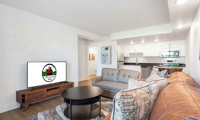 Downtown Branson Condo | Walk to Branson Landing Kayak from the Creek Updated Cozy Retreat Sm Dog- Friendly