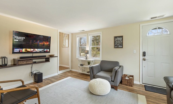 East Lansing House | Walk to Campus/Downtown with Fiber WiFi & Workspace