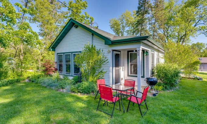 Delavan Lake House | Walk to Delavan Lake Extended Stay Home with Yard