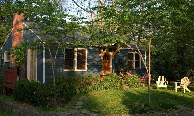 Historic Montford House | Walk to Downtown Asheville, Montford Historic District, quiet alley, 30 day min.