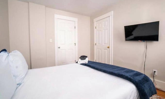 West Lebanon House | Walk to Downtown Salem w/Pac-Man & Free Parking!