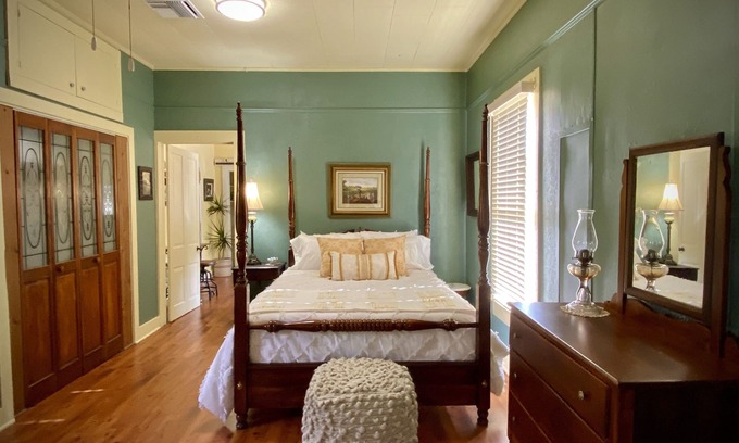 Breaux Bridge House | Walk to Downtown Breaux Bridge - Crawfish Capitol of the World