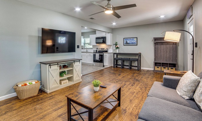 Commerce House | Walk to East Texas A&M! Home w/Pet-Friendly Yard