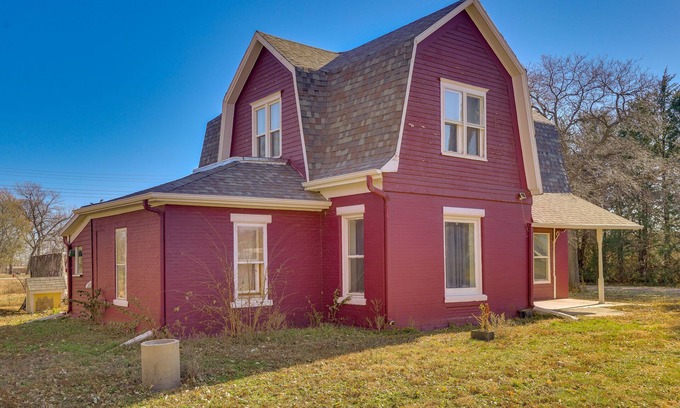 Bladen House | Walk to Fairgrounds: Bladen Countryside Hideaway!