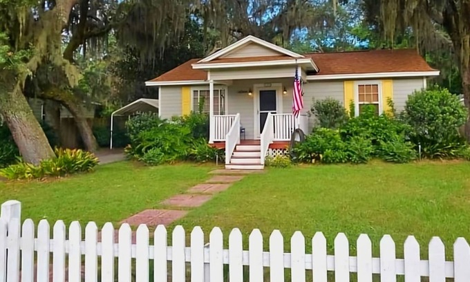 St. Marys House | Walk to Ferry/Private Pool/Dogs ok!/Fenced Yard/Entire Homen