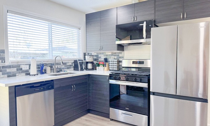 North Whisman House | Walk to Google 3BR Home Yard & Kitchen