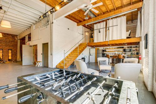 Downtown Toledo Apartment | Walk to Huntington Center 5,000-Sq-Ft Dtwn Apt