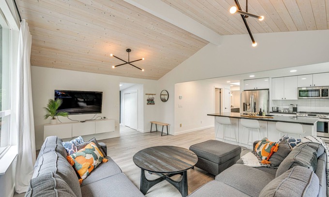 Anderson Island House | Walk to Lake: Anderson Island Escape w/Fire Pit