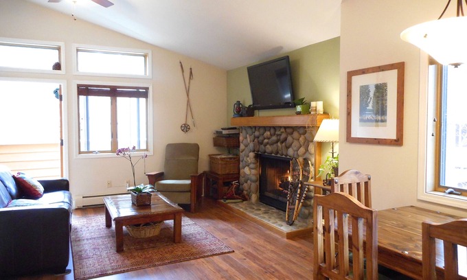 Incline Village Condo | Walk To Lake! Upgraded Sunny, And Quiet Upper McCloud One 1 Bedroom