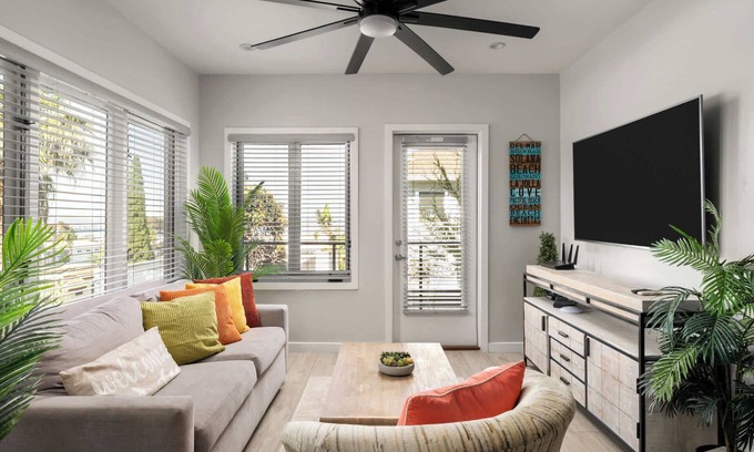 Bankers Hill Condo | Walk to Little Italy & Bay Views –Perfect Location