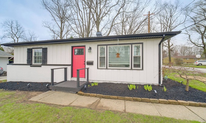 Mentor House | Walk to Marina: Home w/Hot Tub in Mentor!