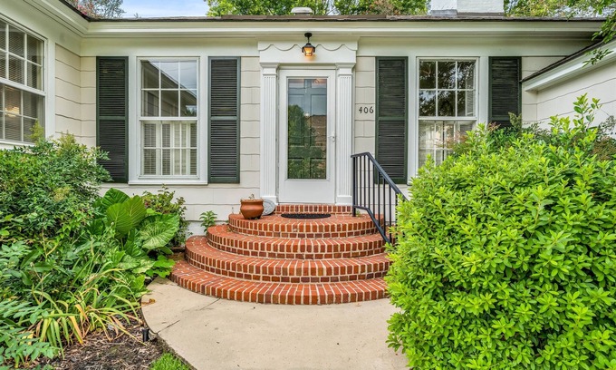 Starkville House | Walk to MSU | Cozy | Smart TVs